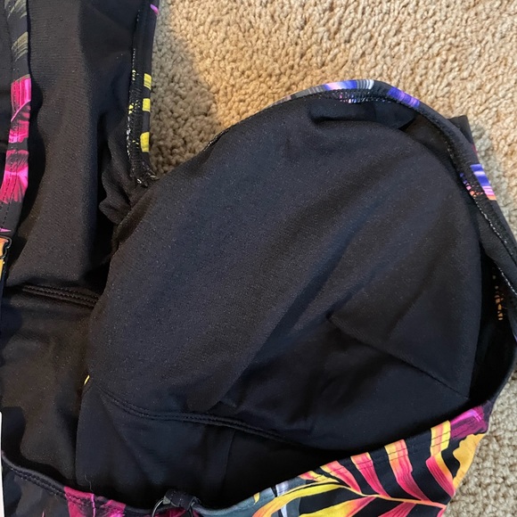 ☀️Studio Untold Tropical Print Swimsuit with front keyhole design☀️ - Picture 5 of 9